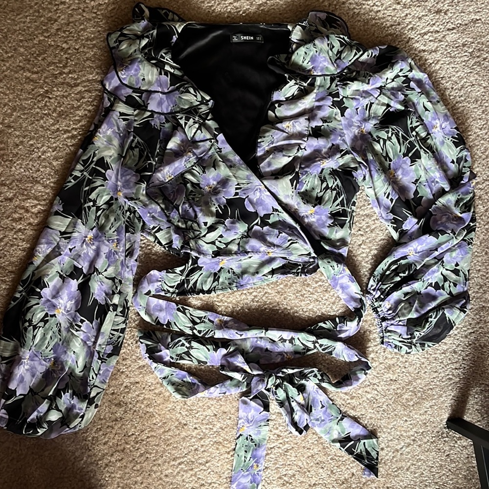 Cross cross floral long sleeve top